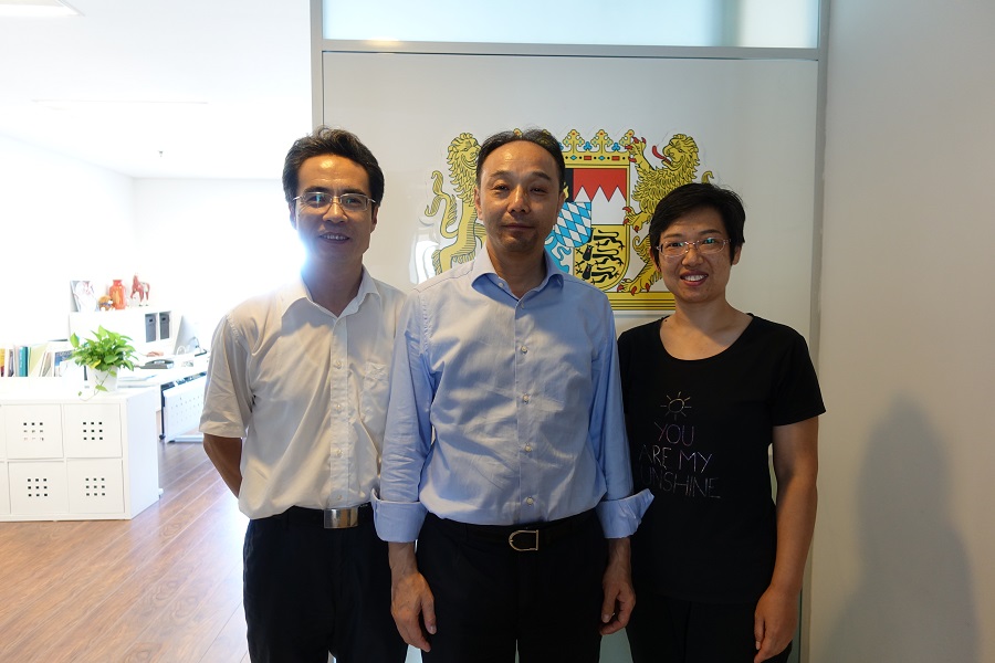 2019年6月24日，山东省商务厅副厅长张维克先生及欧非处处长张庆伟先生到访山东代表处.JPG